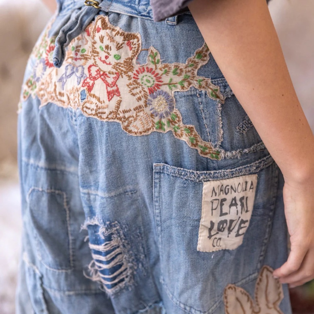 Magnolia Pearl Light Blue cat Embroidered Boyfriend Jeans - Picture 6 of 7
